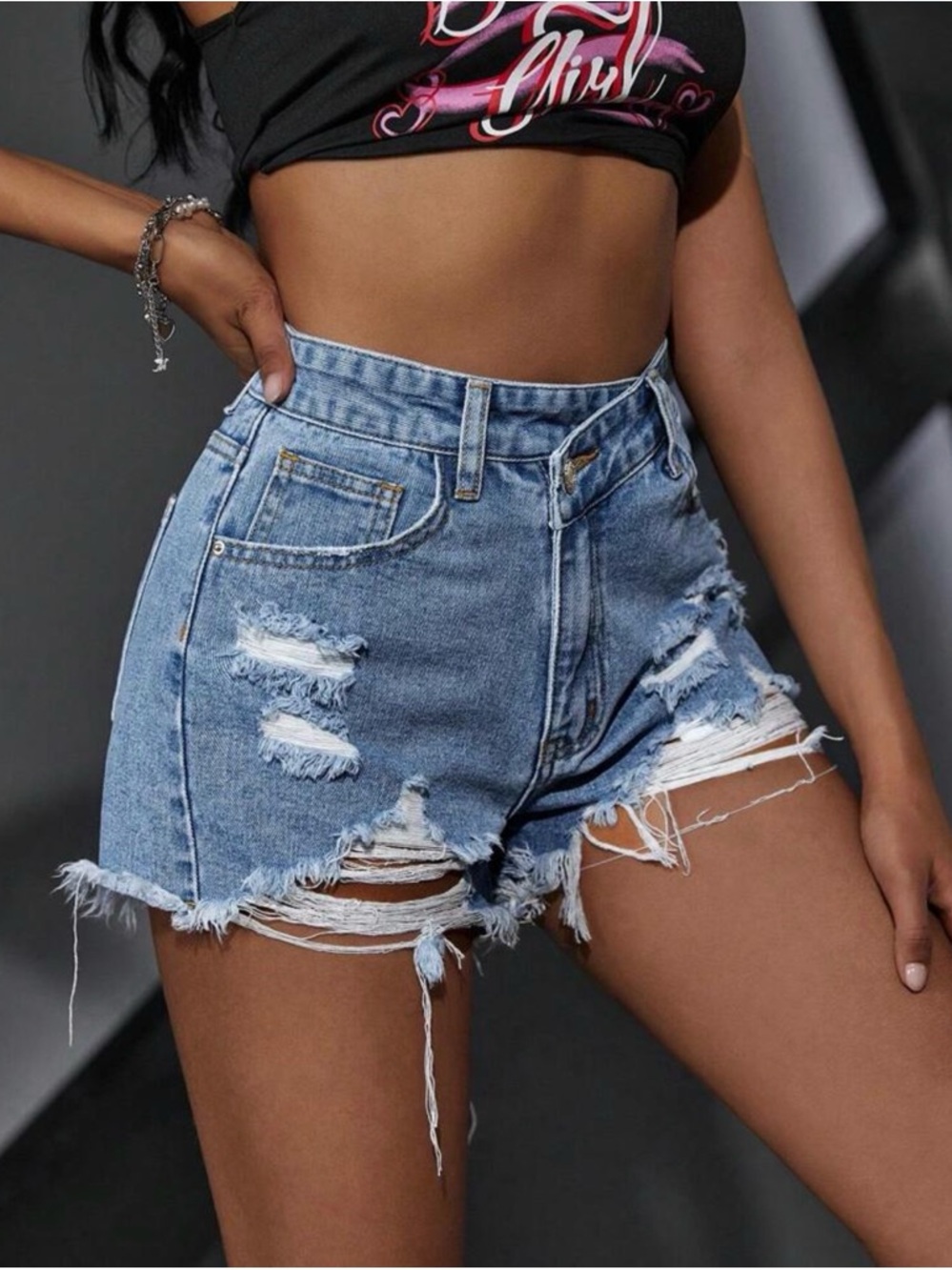 SHEIN Asymmetrical Ripped Denim Short - Picture 3 of 8